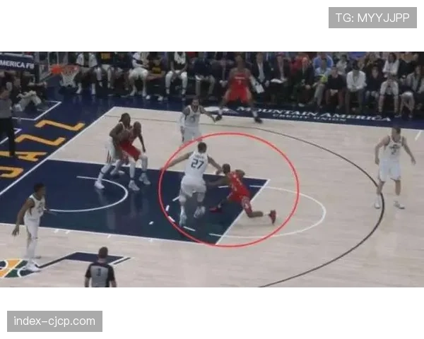 勇士伤病潮影响战术执行 小快灵打法缺少核心箭头 勇士伤病潮影响战术执行 小快灵打法缺少核心箭头